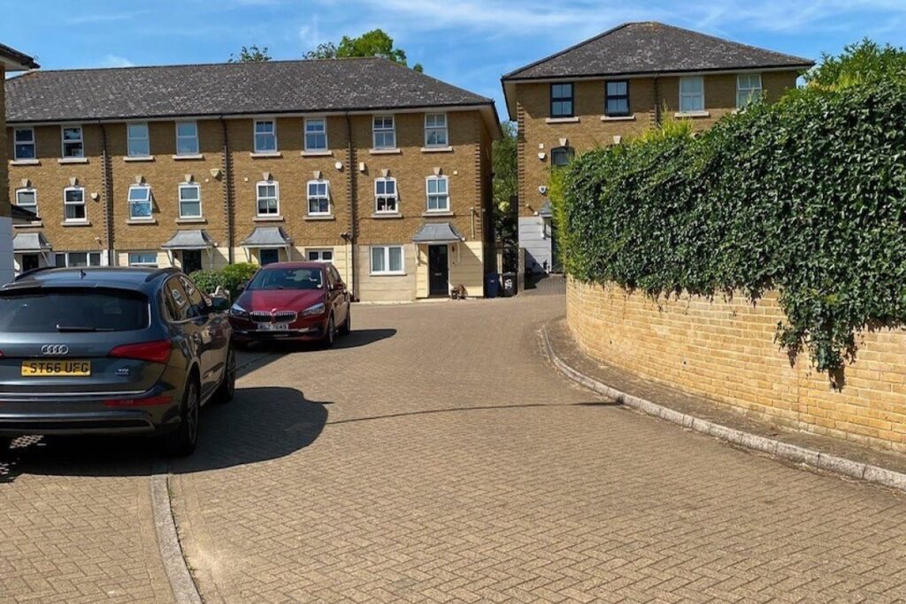 Hampton Close Project project view